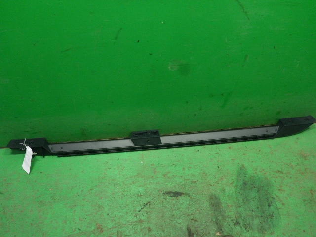 Рейлинг (релинг) правый (планка на крышу)