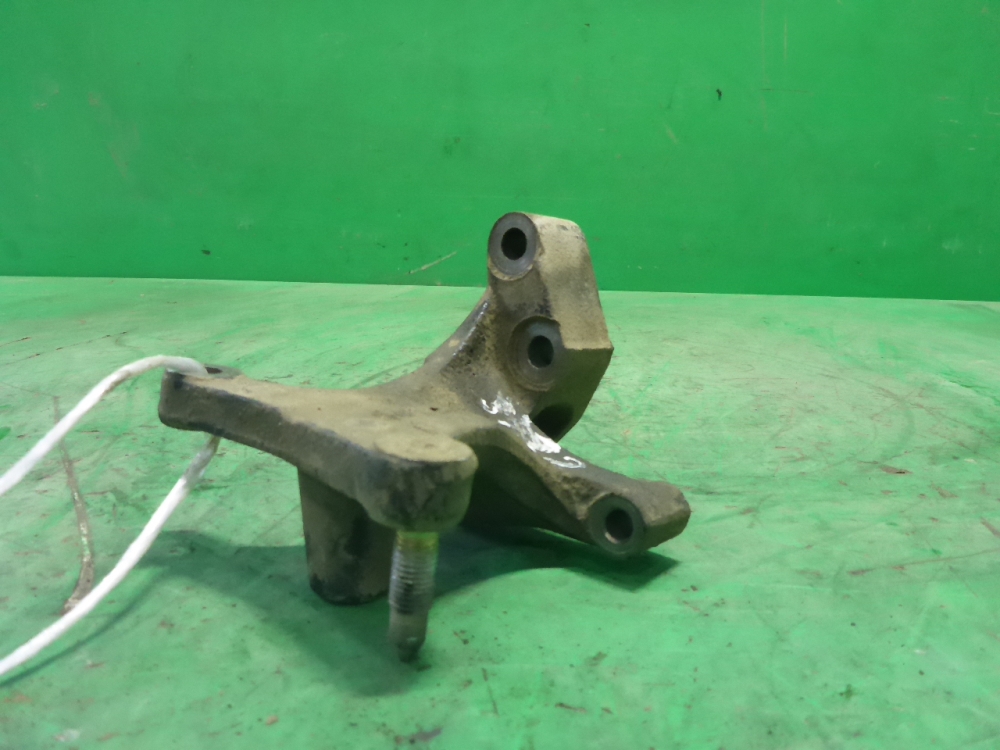 Кронштейн двигателя правый