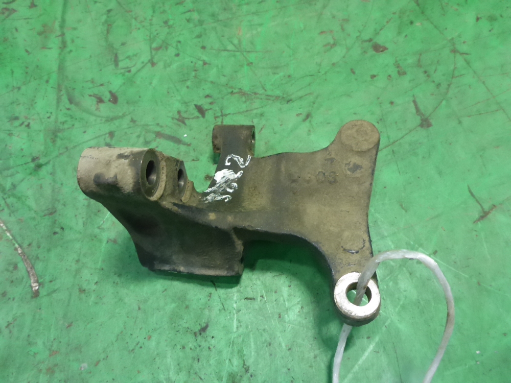 Кронштейн двигателя правый