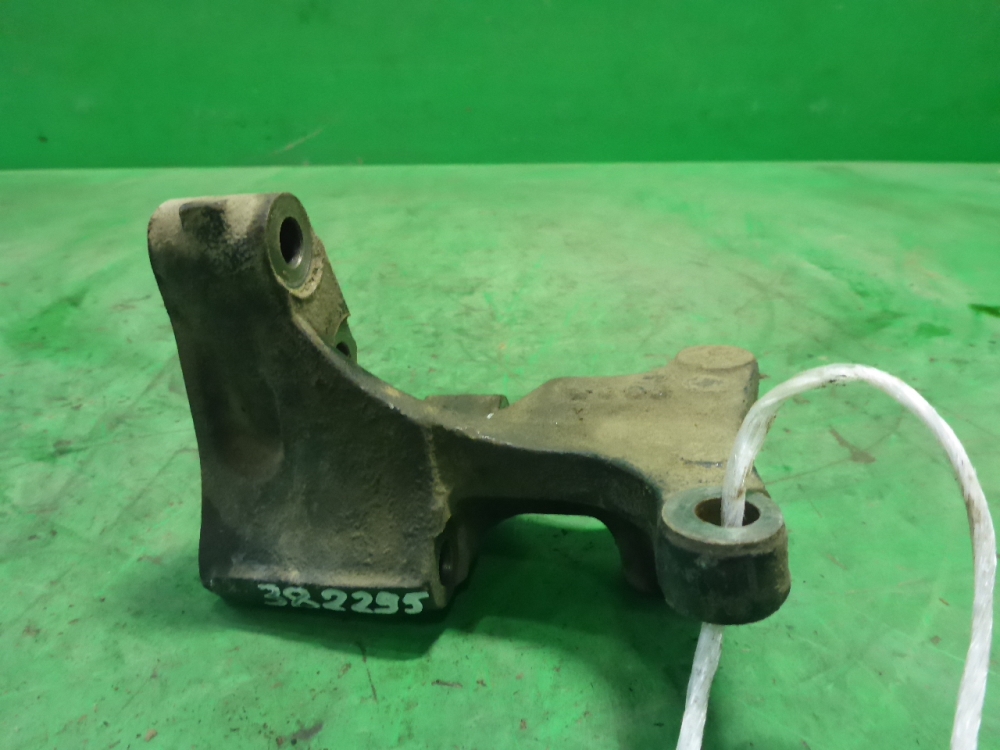 Кронштейн двигателя правый