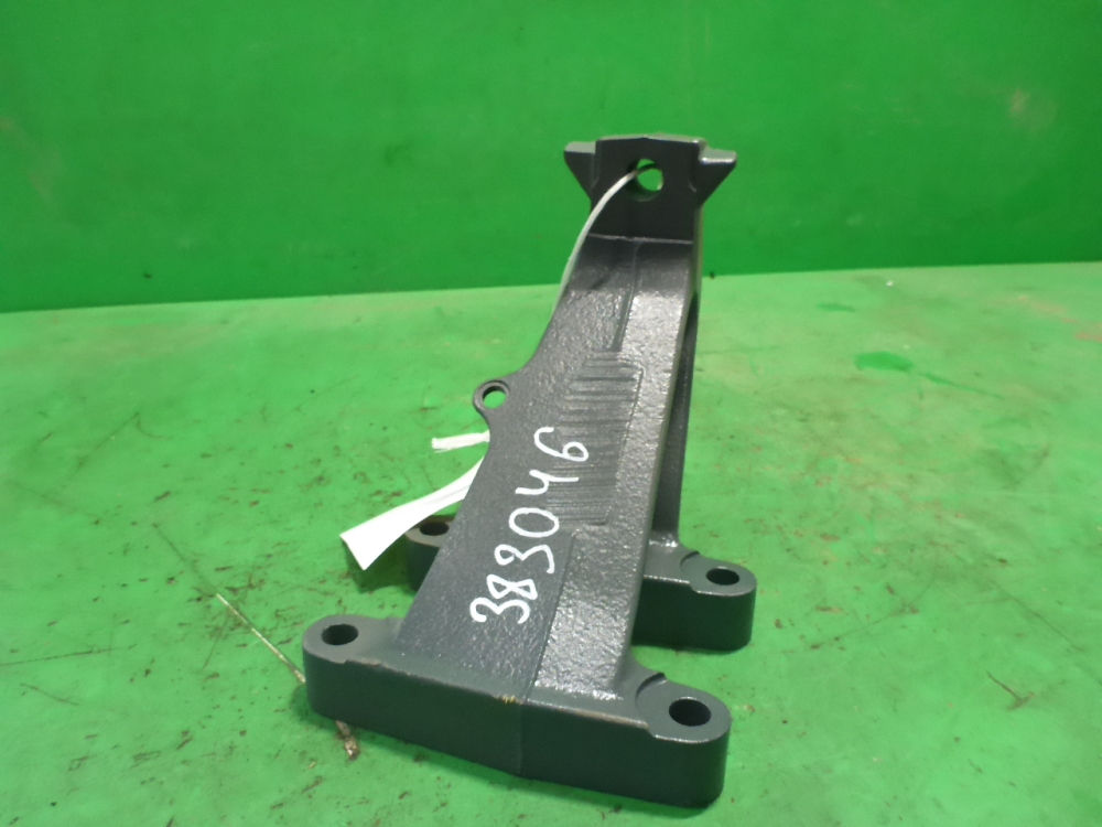 Кронштейн двигателя левый