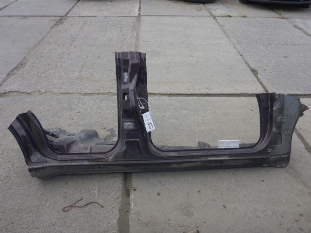 Порог со стойкой правый