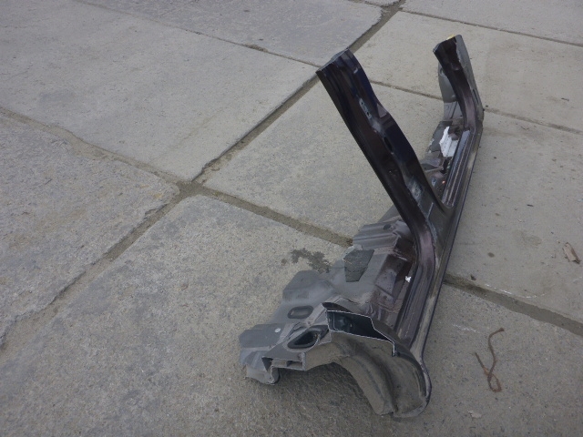 Порог со стойкой правый