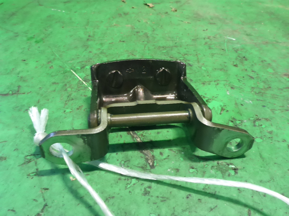 Петля двери задней левой верхняя