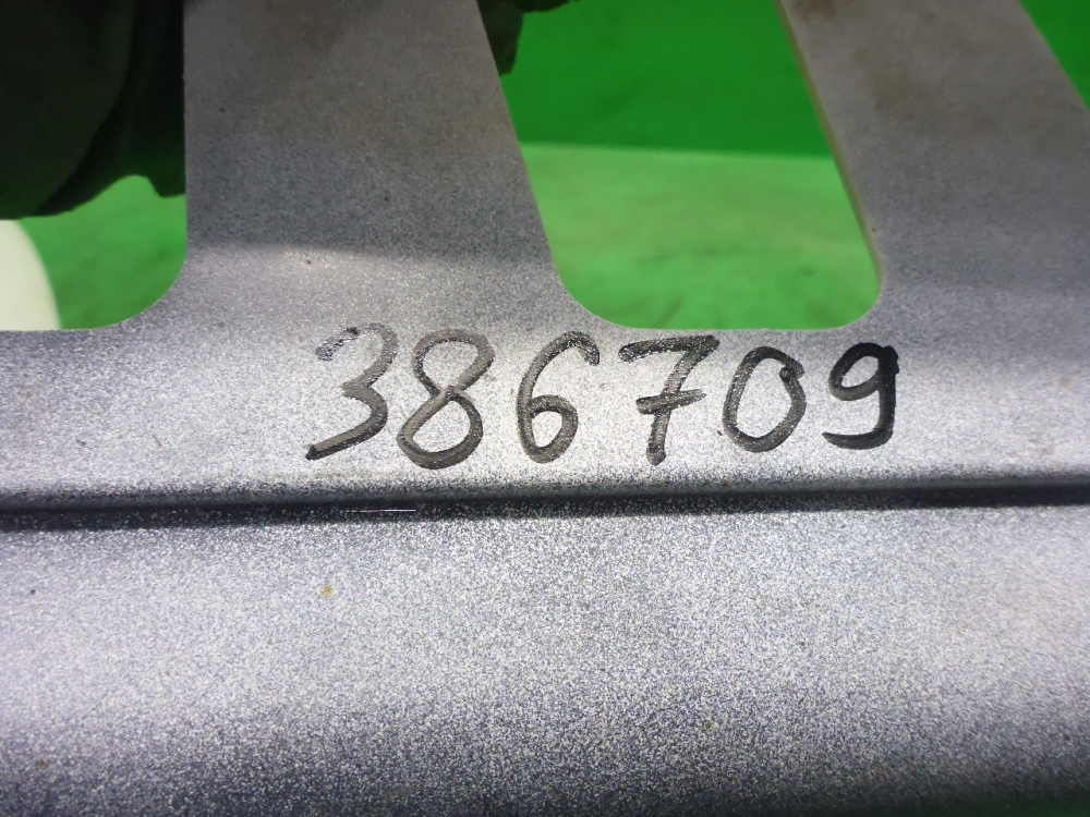 Подножка правая