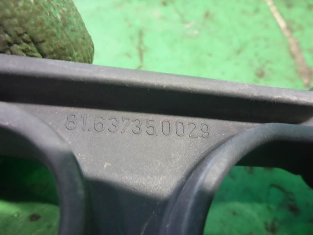 Кронштейн солнцезащитного козырька