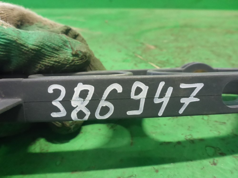 Кронштейн солнцезащитного козырька