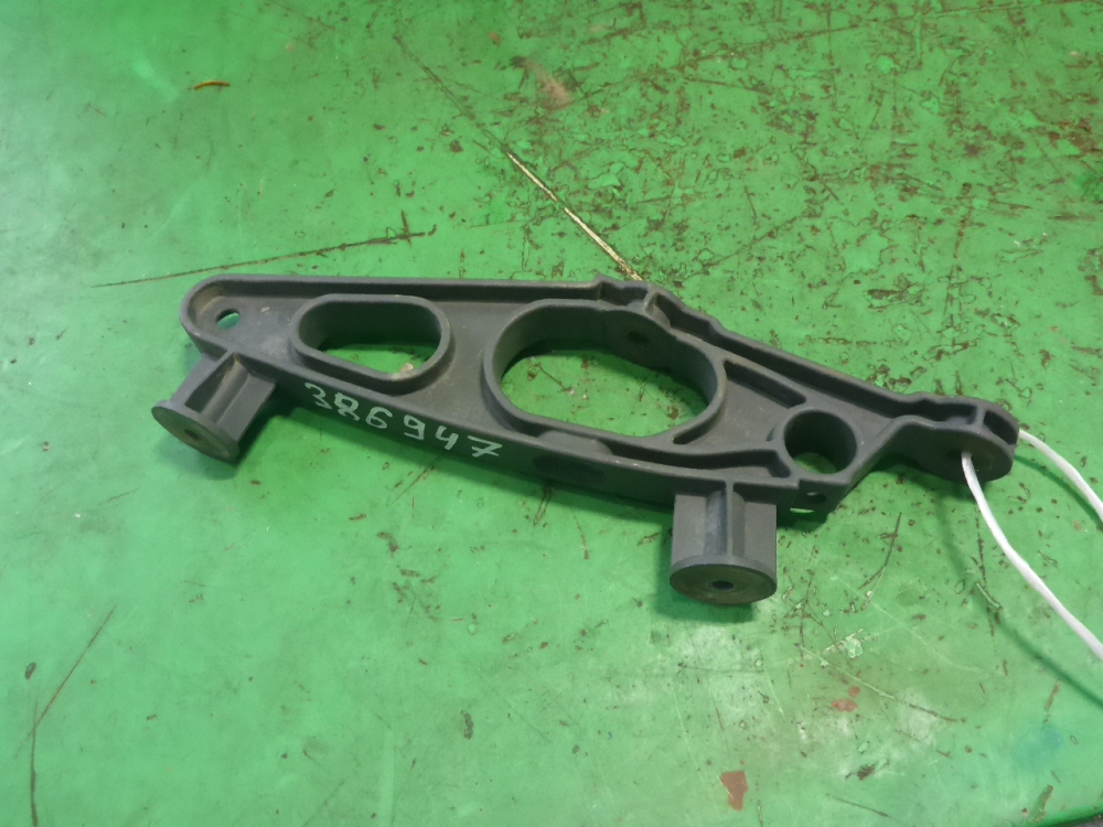 Кронштейн солнцезащитного козырька