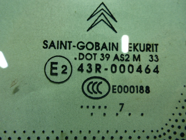 Стекло кузовное глухое правое