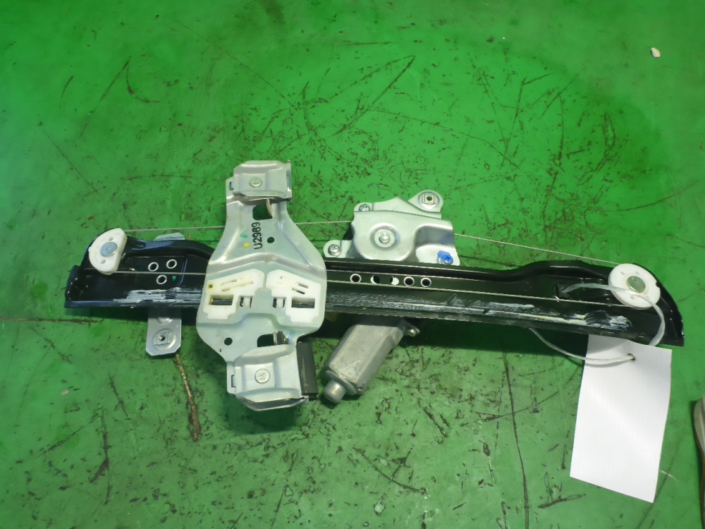 Стеклоподъемник электр. передний левый