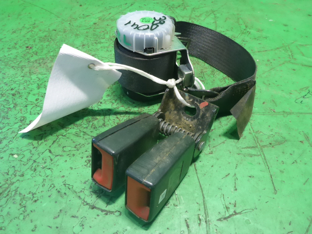 Ремень безопасности