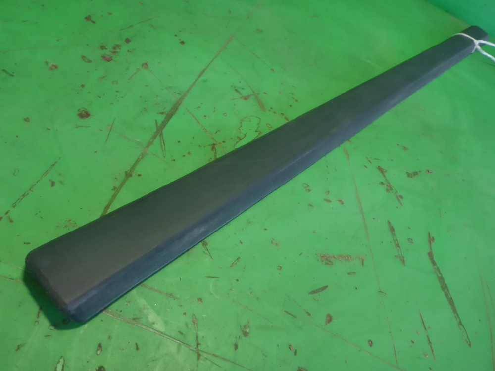 Накладка двери передней левой