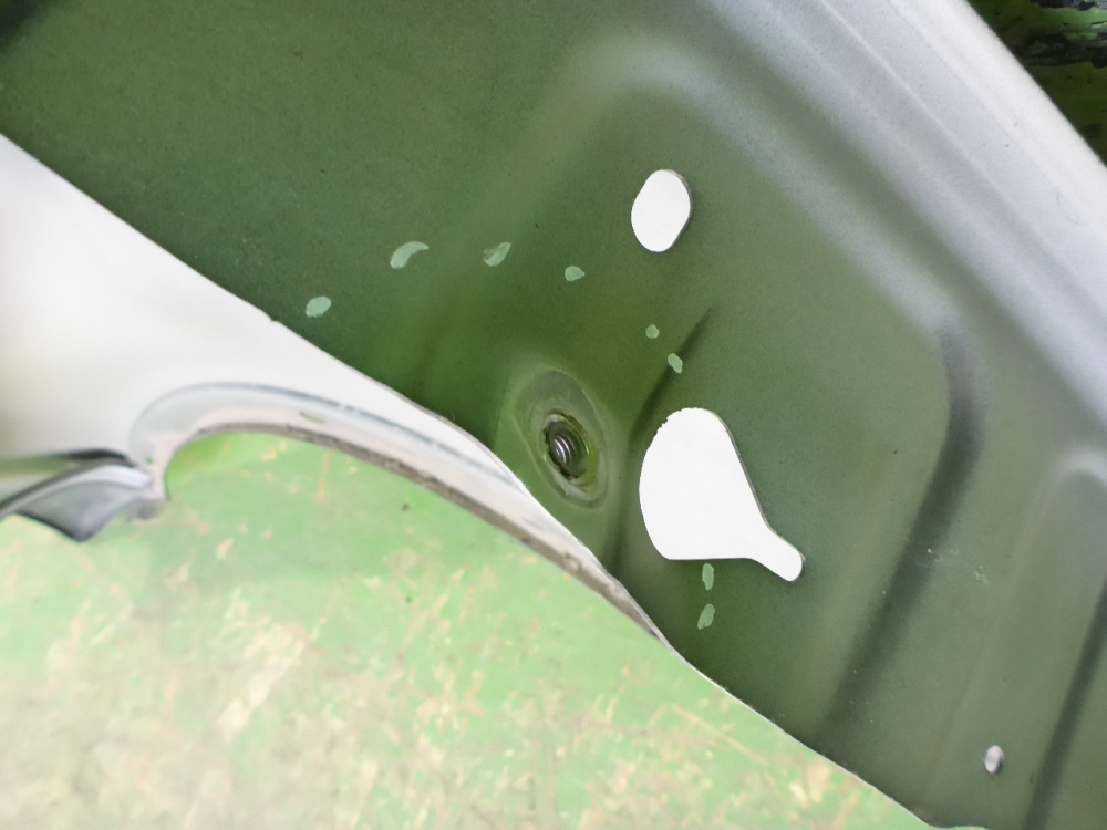 Крыло переднее правое