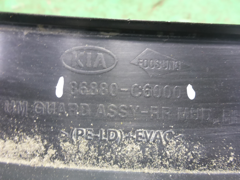 Брызговик задний правый