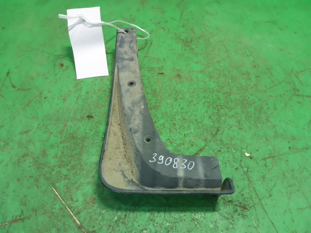 Брызговик задний правый