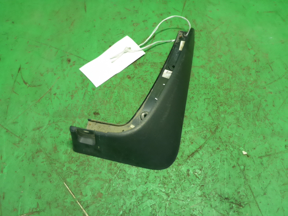 Брызговик задний правый