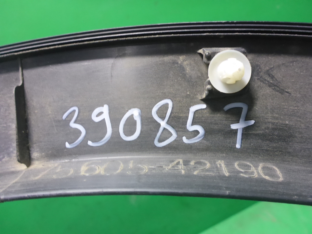 Накладка заднего крыла правого