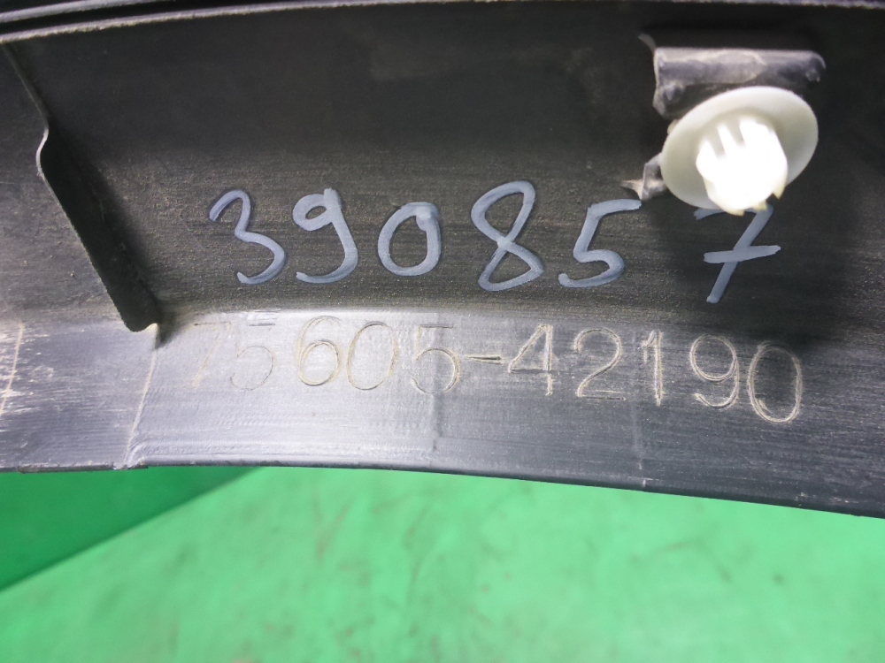 Накладка заднего крыла правого