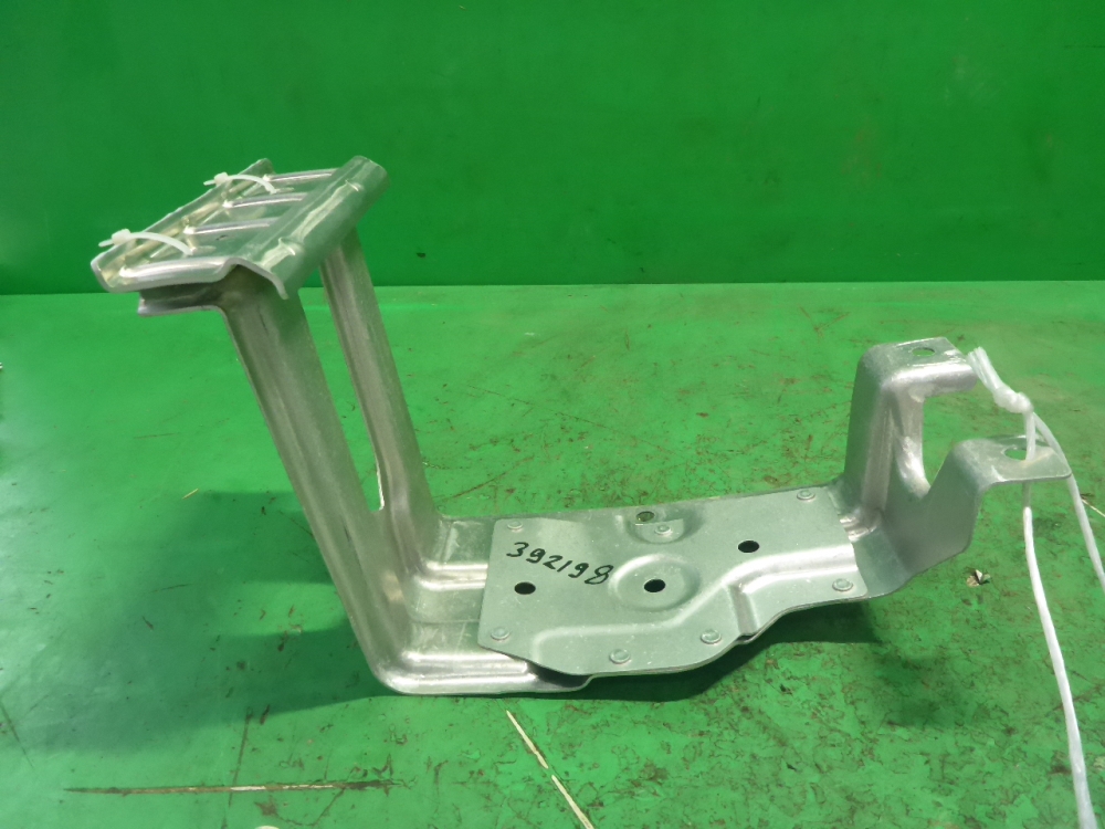 Крепление аккумулятора (АКБ)