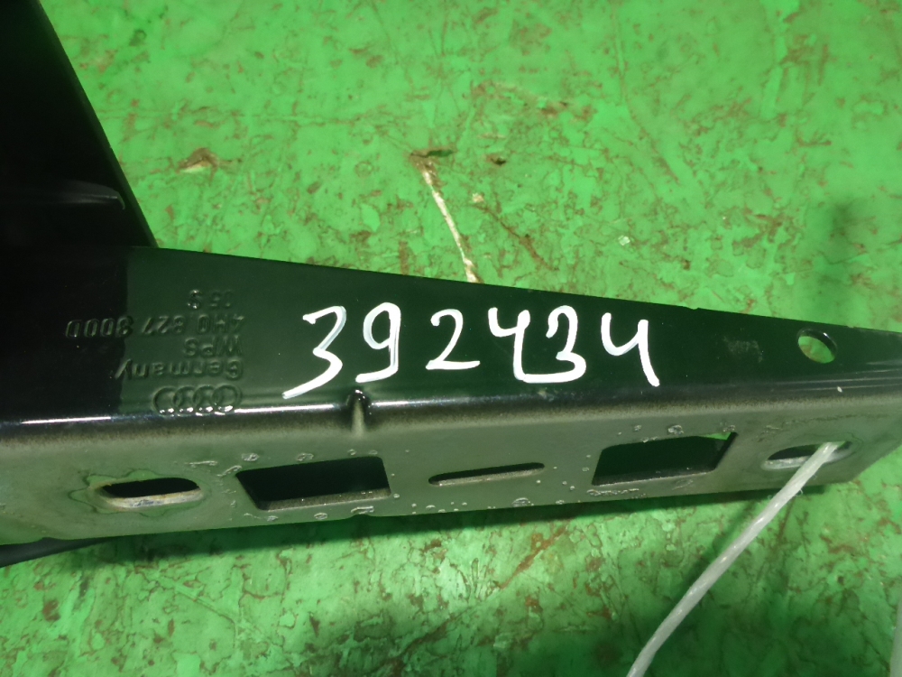 Петля крышки багажника