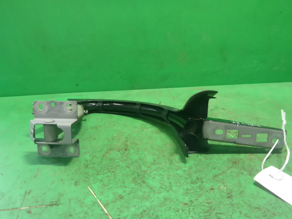 Петля крышки багажника