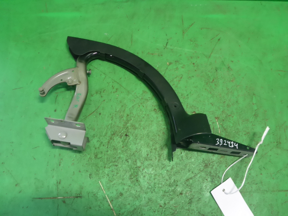 Петля крышки багажника