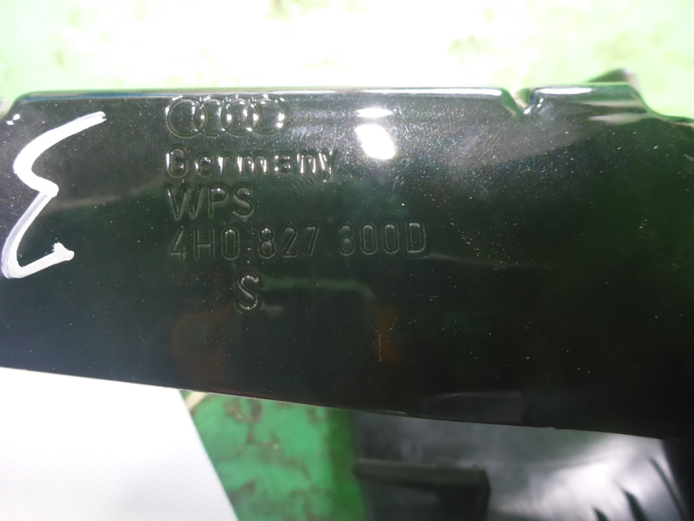 Петля крышки багажника