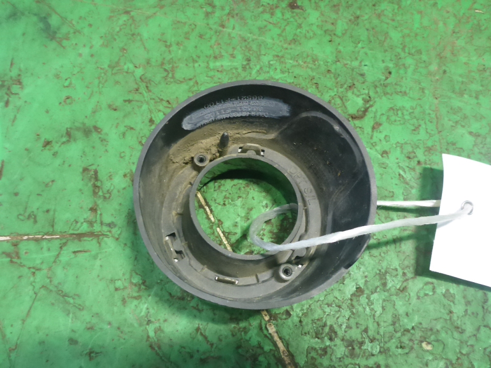 Рамка противотуманной фары левой