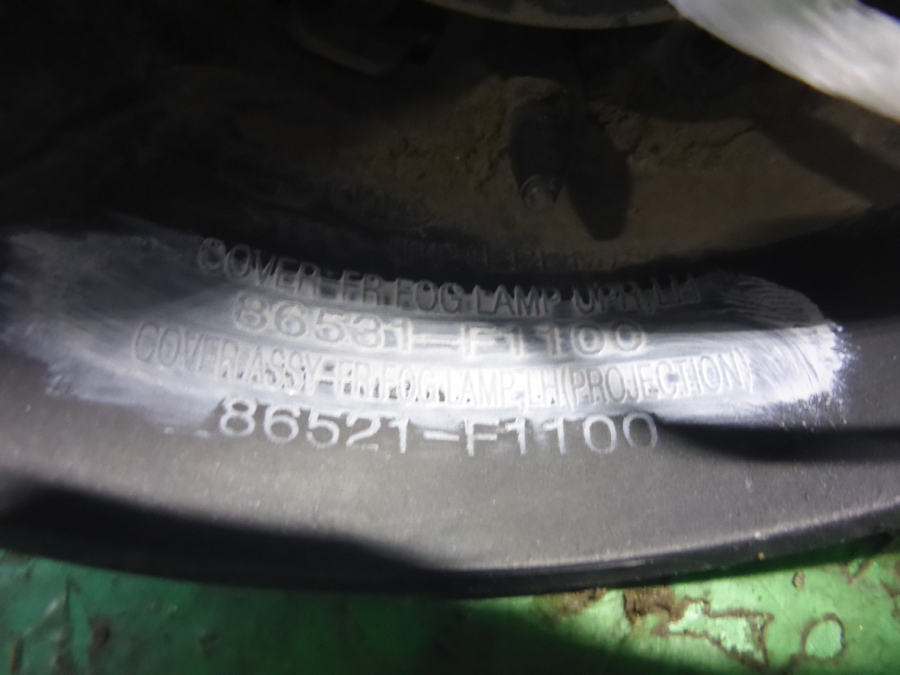 Рамка противотуманной фары левой