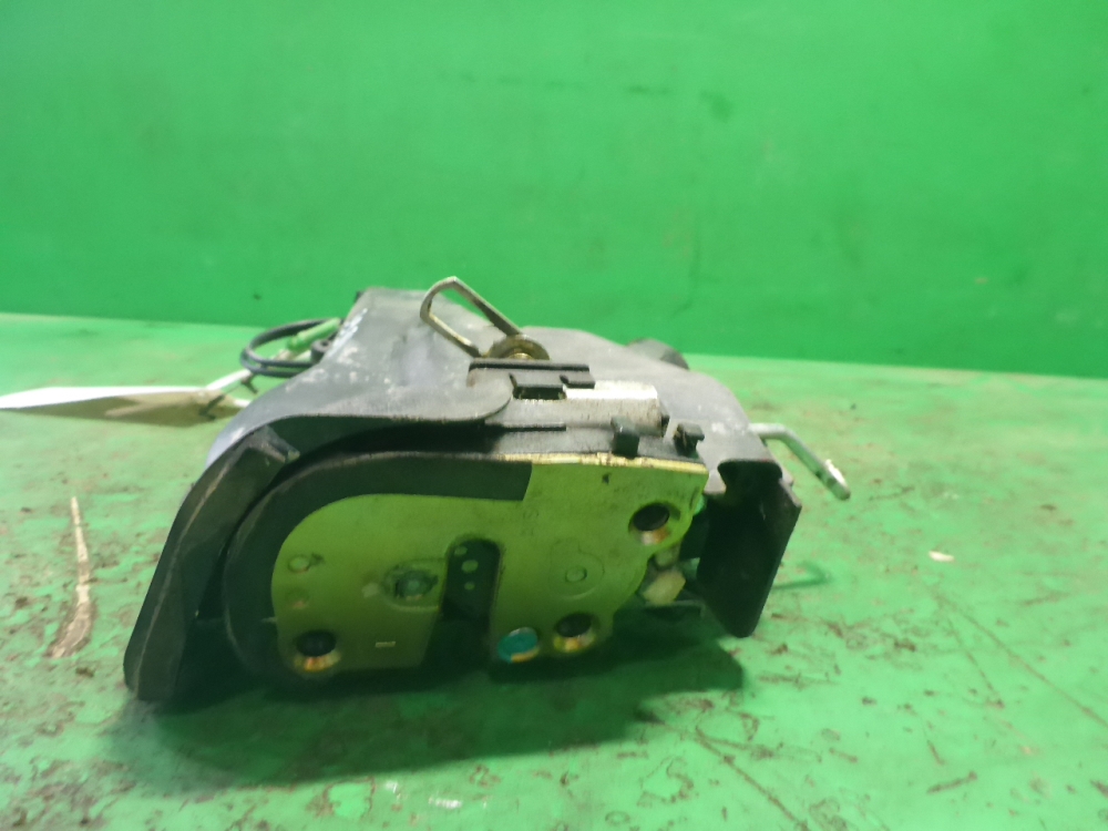 Замок двери задней правой