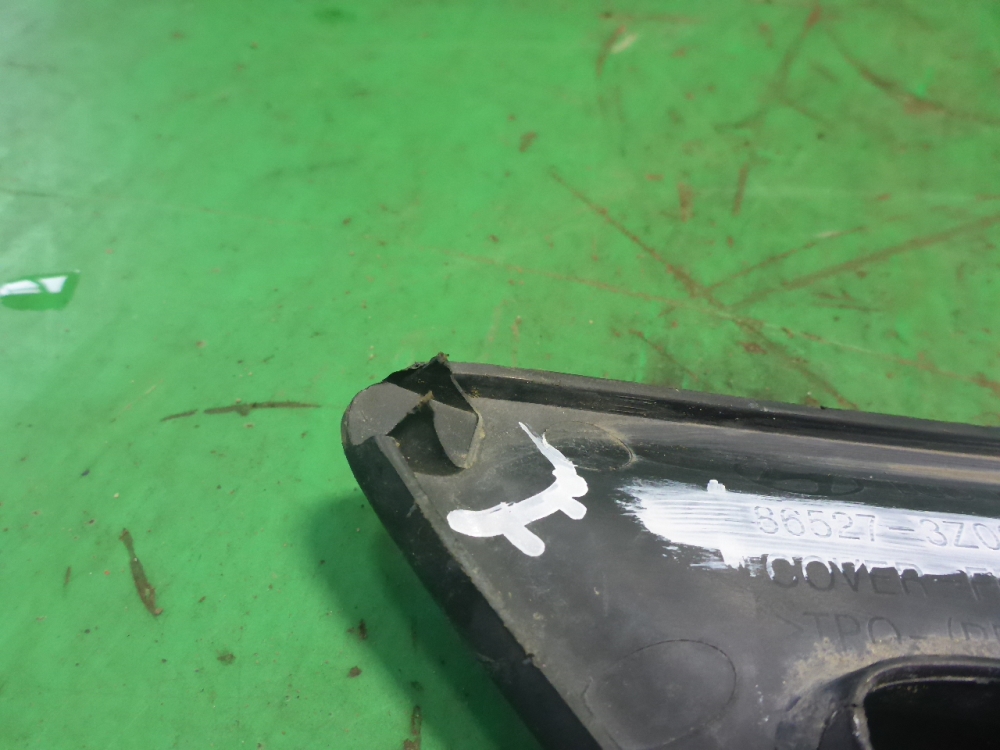 Рамка противотуманной фары левой