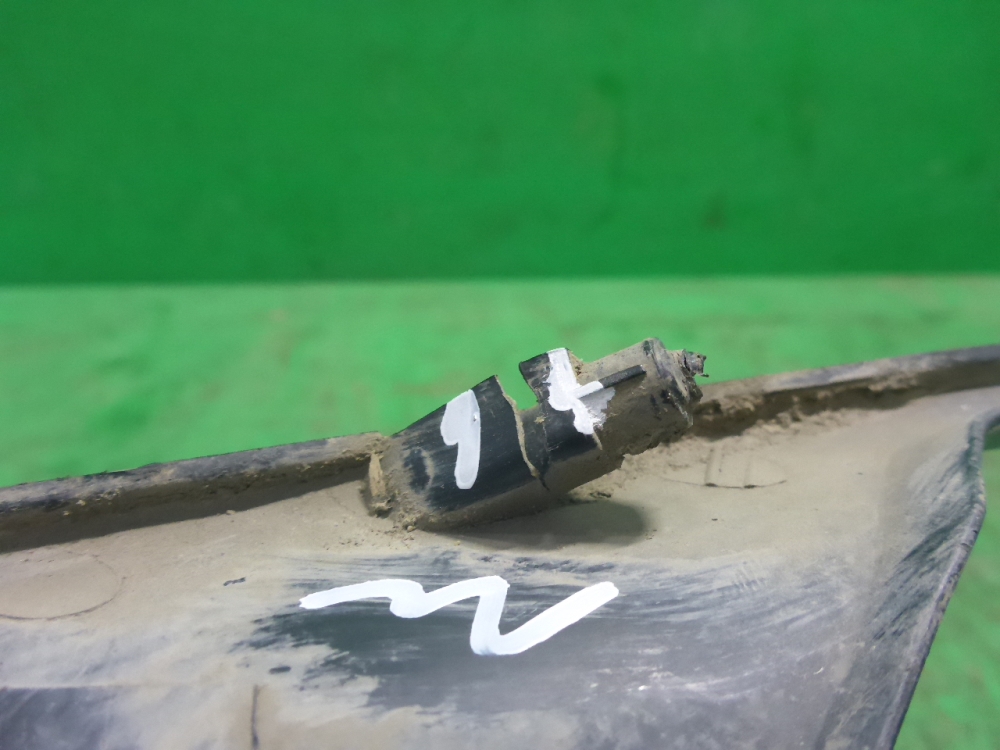 Рамка противотуманной фары левой