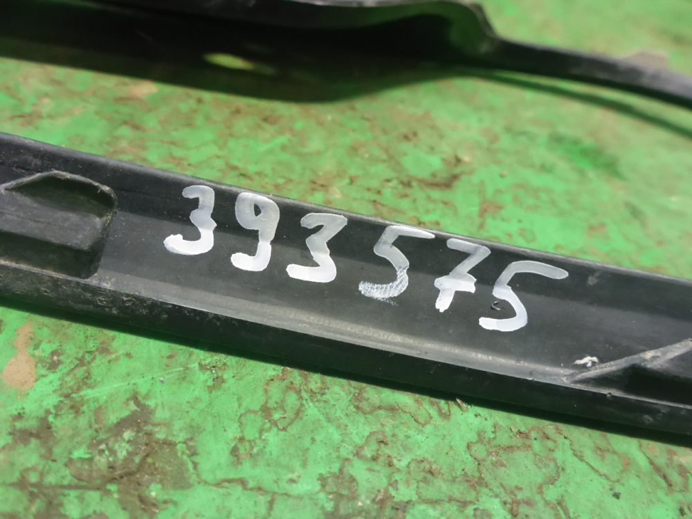 Рамка противотуманной фары левой