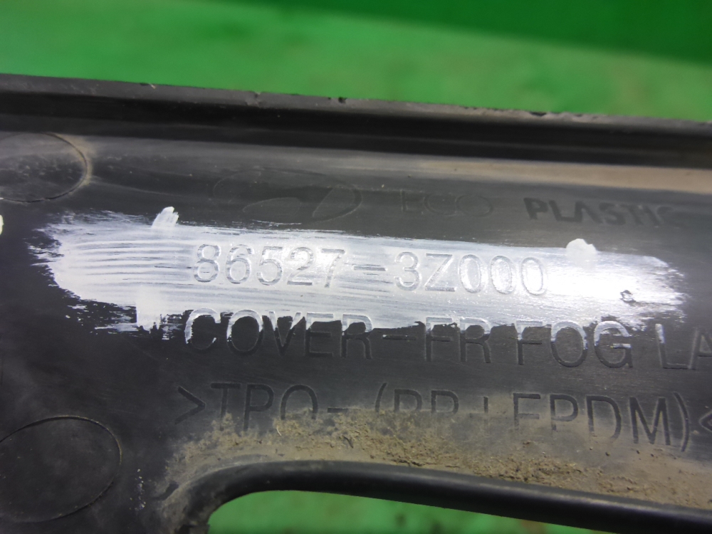 Рамка противотуманной фары левой