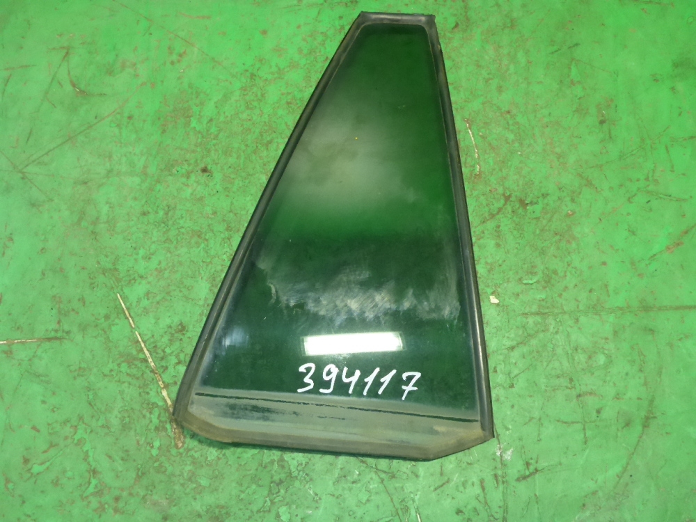 Стекло двери задней правой (форточка)