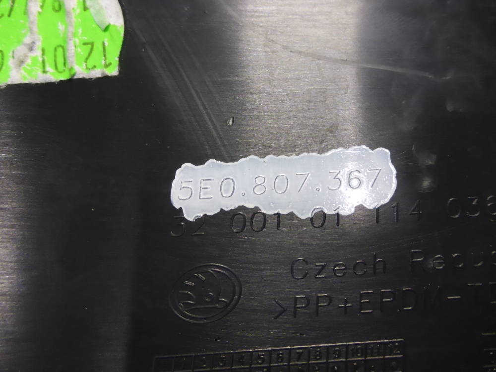 Заглушка бампера левая