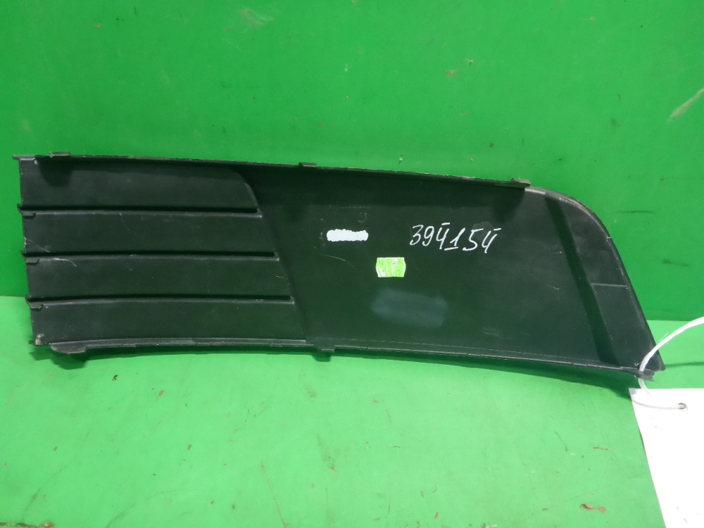 Заглушка бампера левая