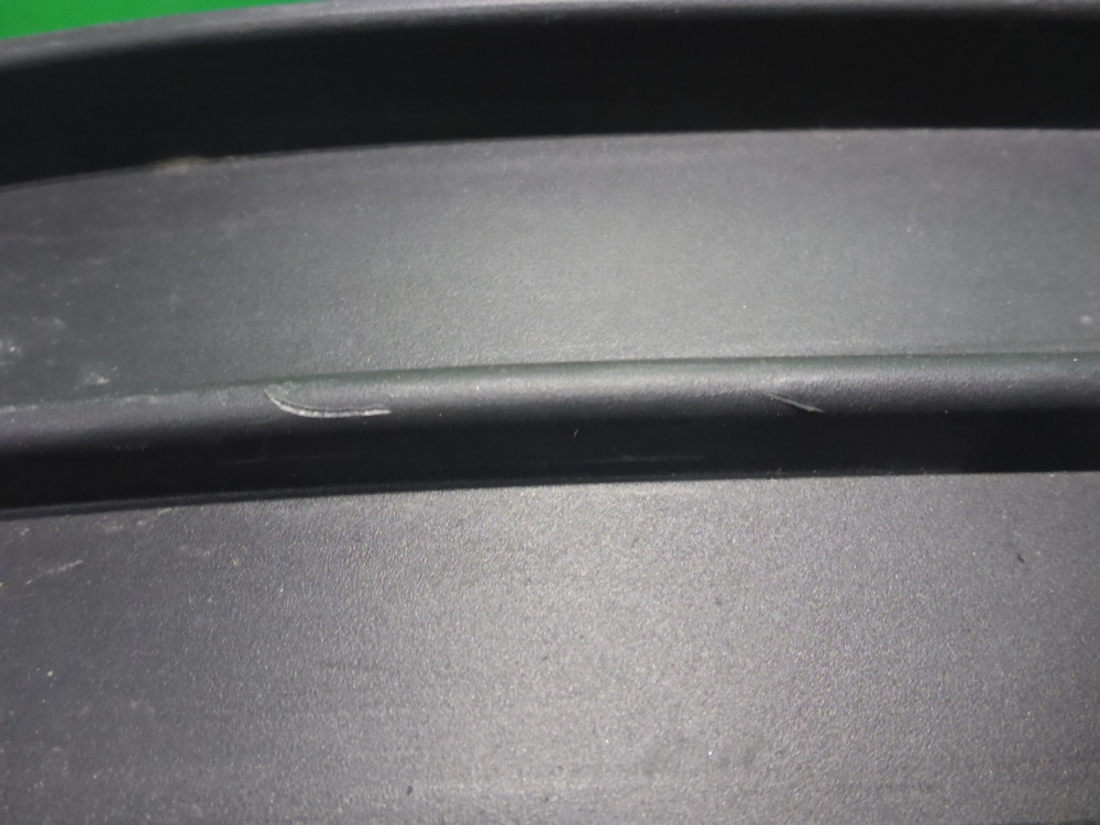 Заглушка бампера левая