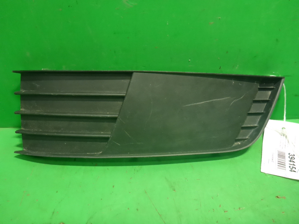 Заглушка бампера левая