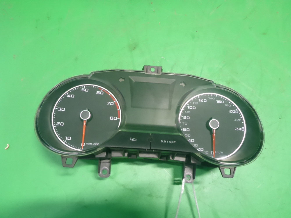 Панель приборов