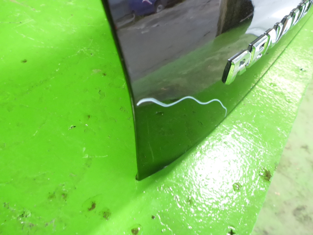 Дверь багажника