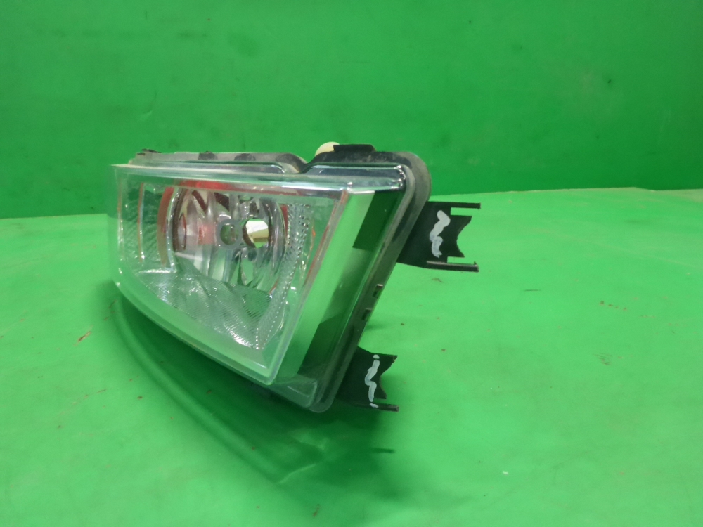 Фара противотуманная правая