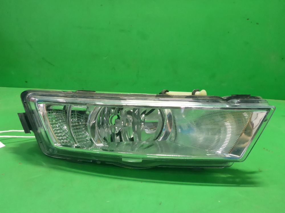 Фара противотуманная правая