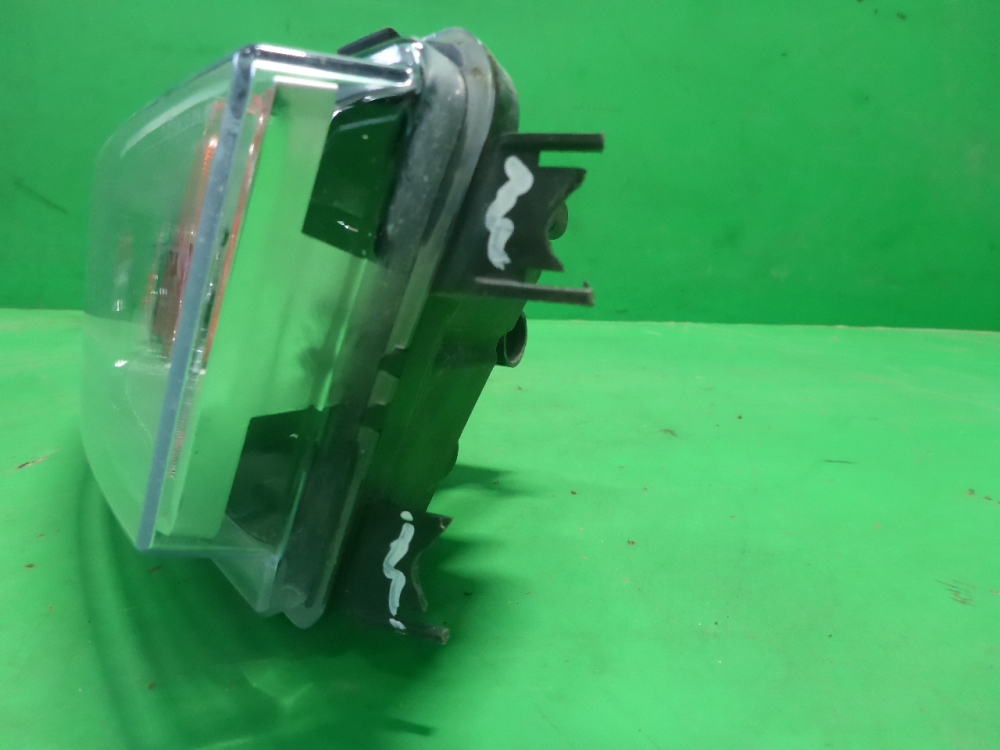 Фара противотуманная правая