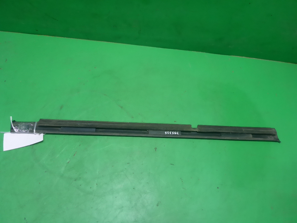 Накладка стекла заднего правого