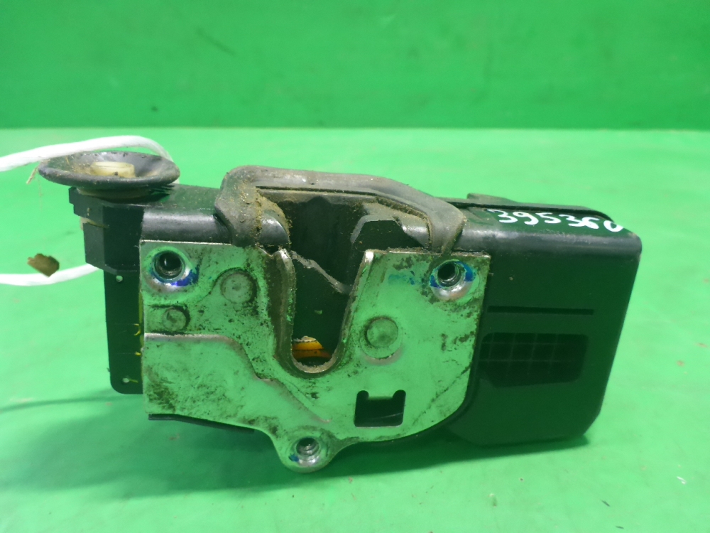 Замок двери задней правой