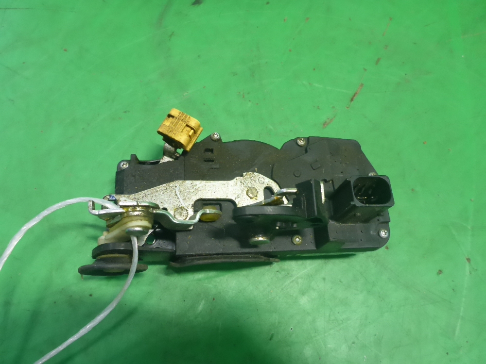 Замок двери задней правой