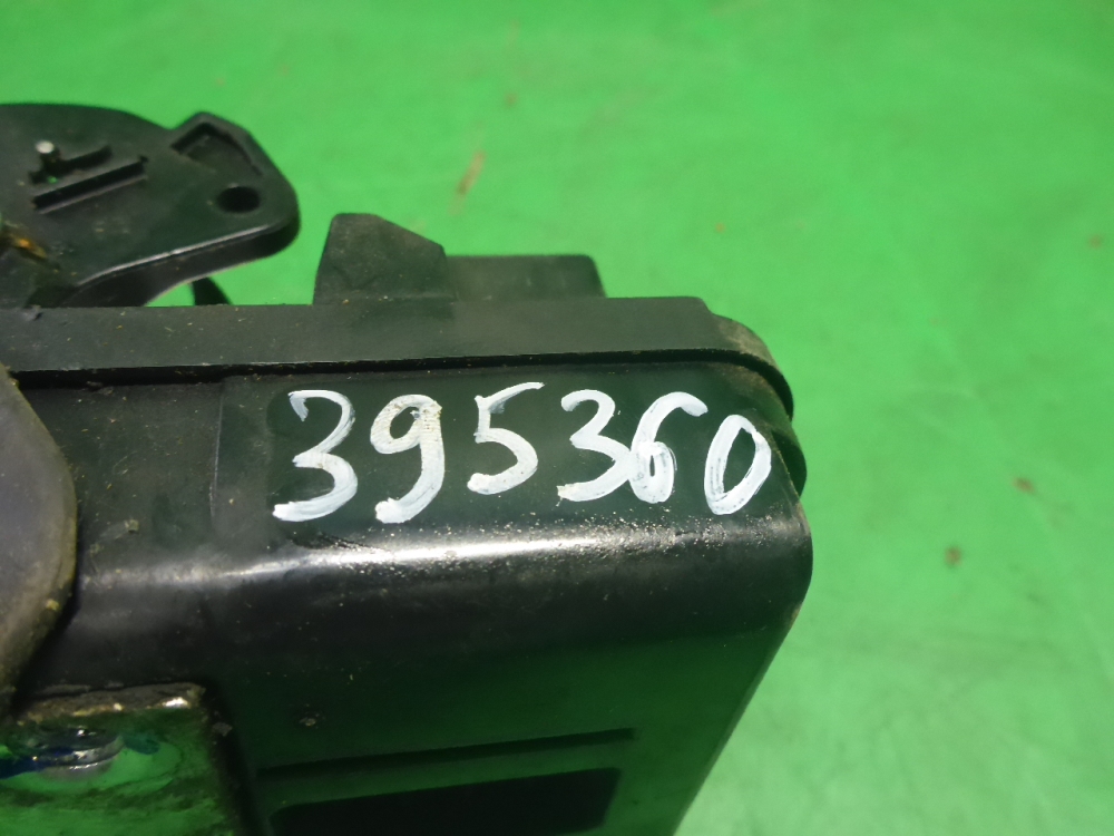 Замок двери задней правой