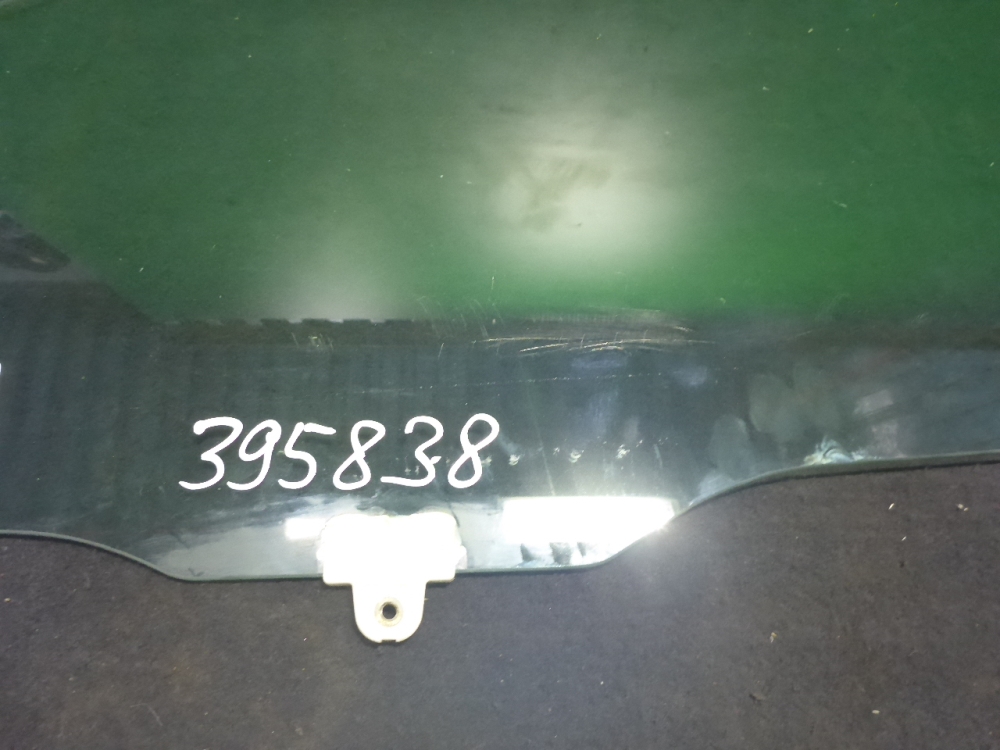 Стекло двери передней левой