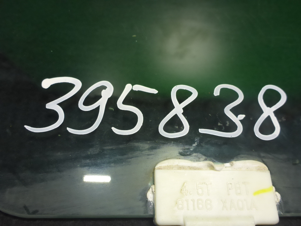 Стекло двери передней левой